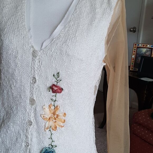 Elaris vintage white cardigan with tulle sleeves. - Picture 4 of 10
